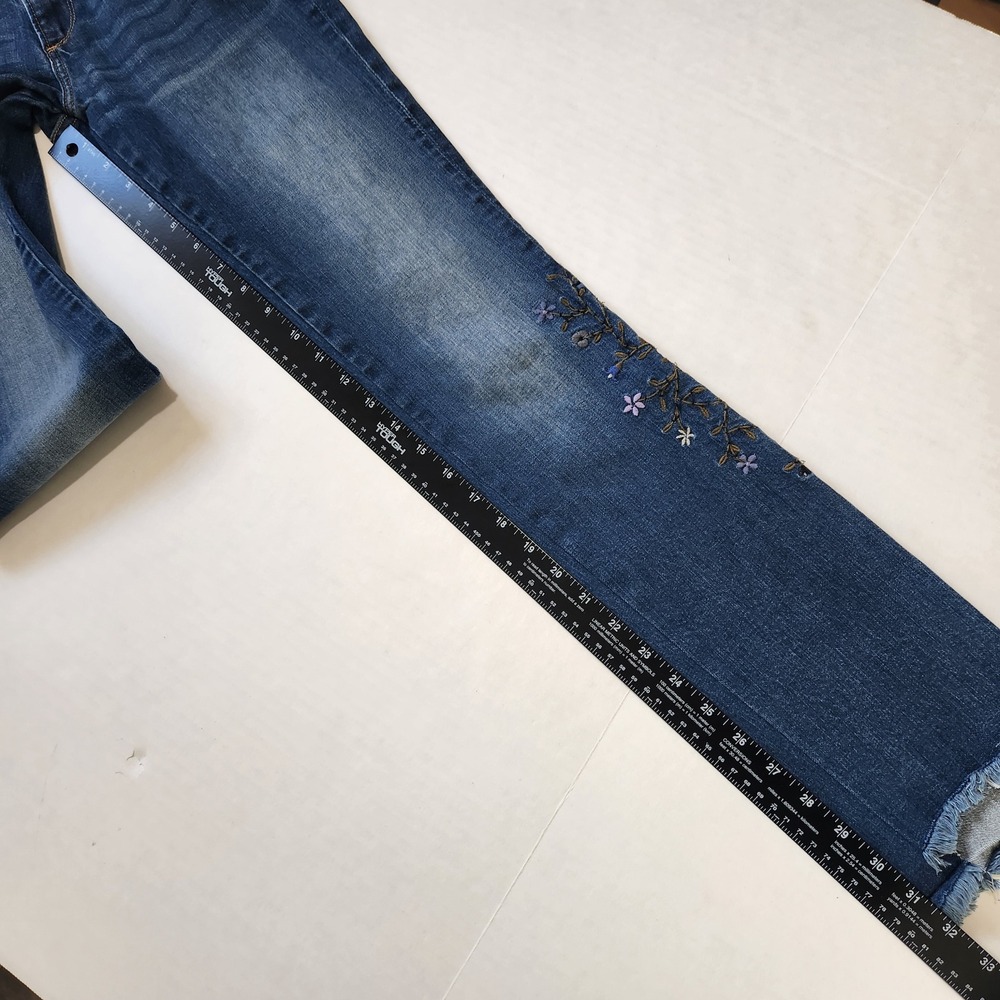 Driftwood Eva Embroidered Floral Straight Leg Jeans Medium Wash Step Hem 26 - Picture 8 of 13